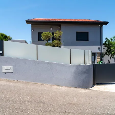 Porto Nova Vivenda Em Lever